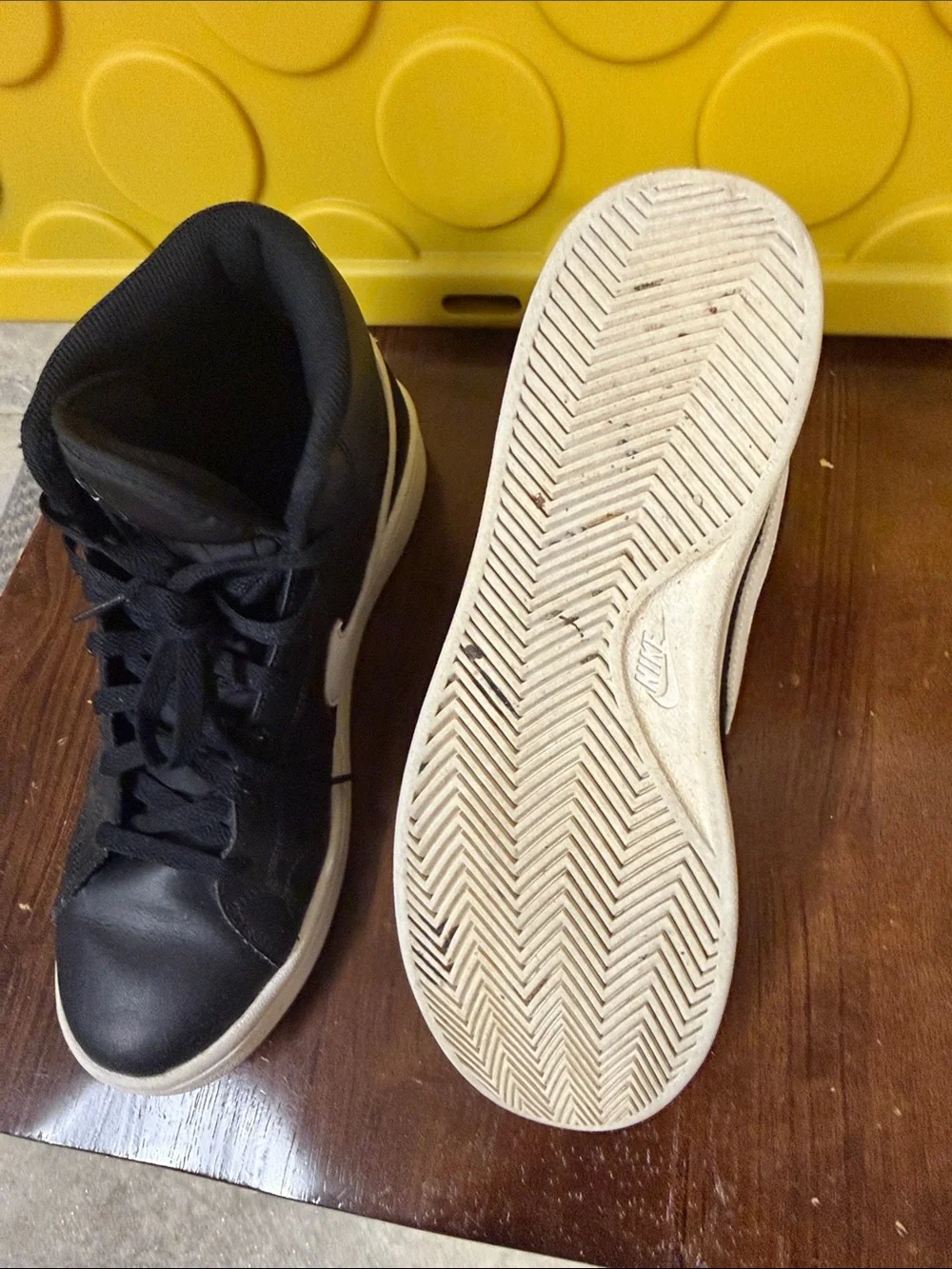 Nike Men's Black/White High-Top Sneakers Size 8.5